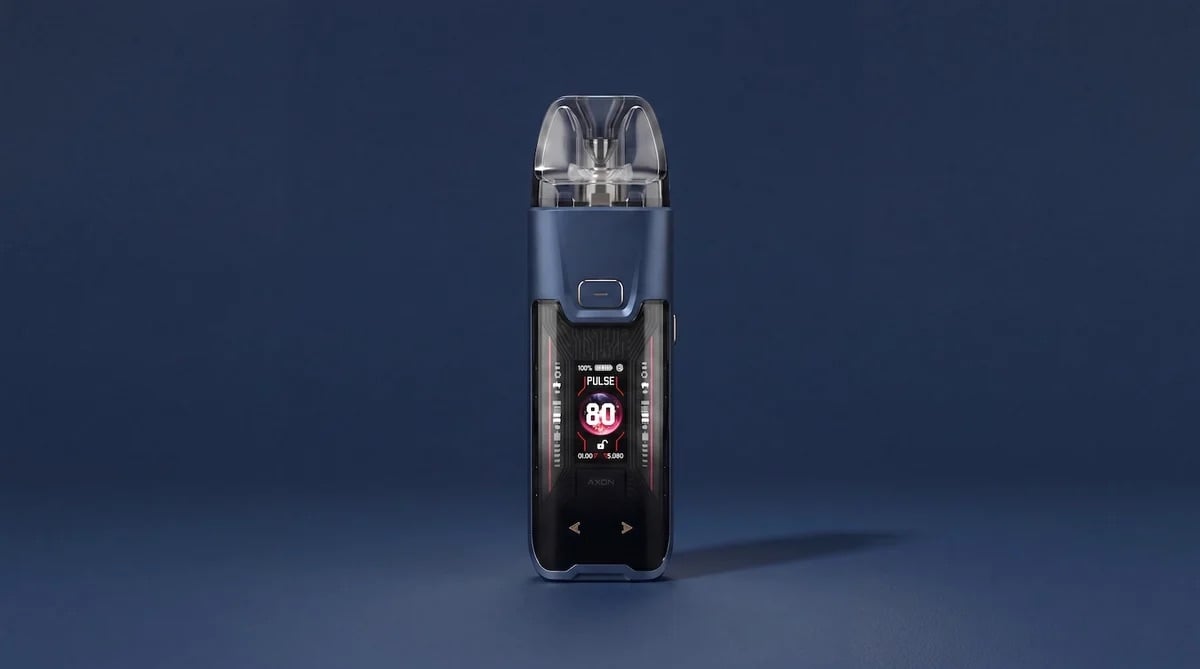 Vaporesso Luxe XR on a blue background.