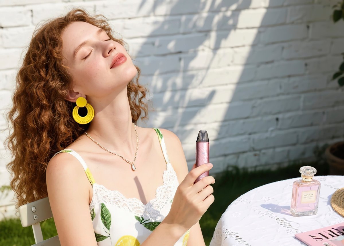 Girl using an OXVA Go 2